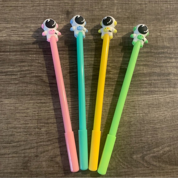 🍒🍒 2 Astronaut Pens❗️Price Firm❗️ - Picture 4 of 6